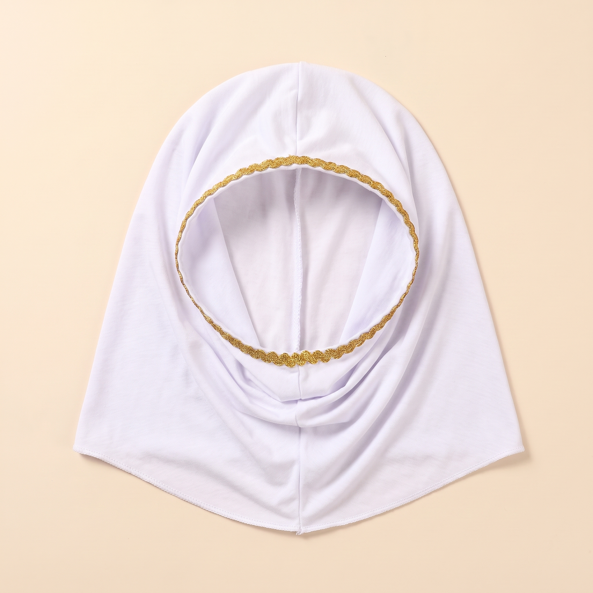 Underscarf cap in white with gold trim