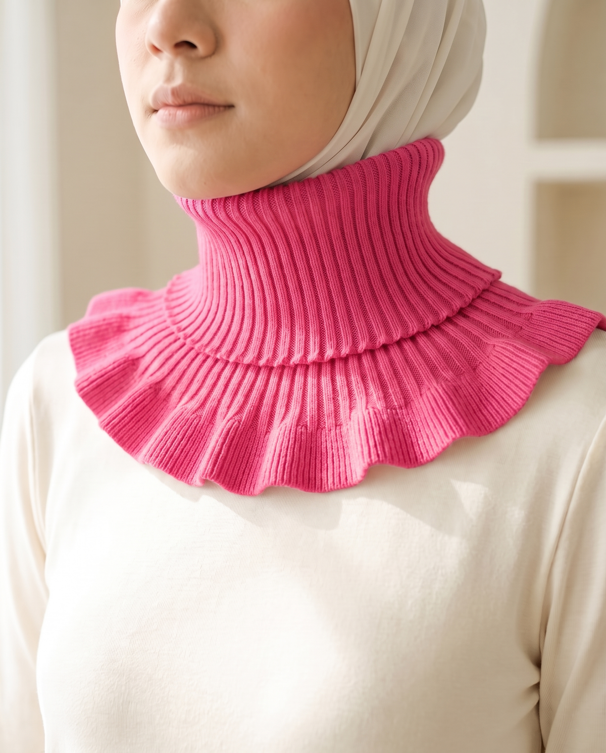 SITRĀ Knitted Ruffle Collar — Fuchsia