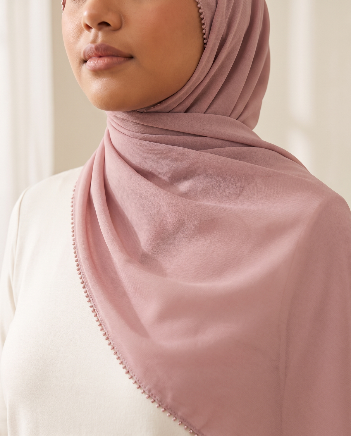 Leen Tasseled Chiffon Hijab – Dusty Pink, on model
