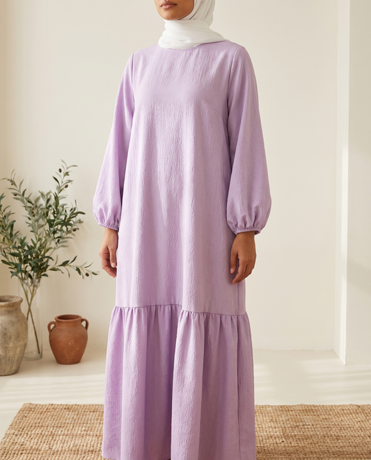 Loose-Fit Everyday Abaya – Lilac, on model