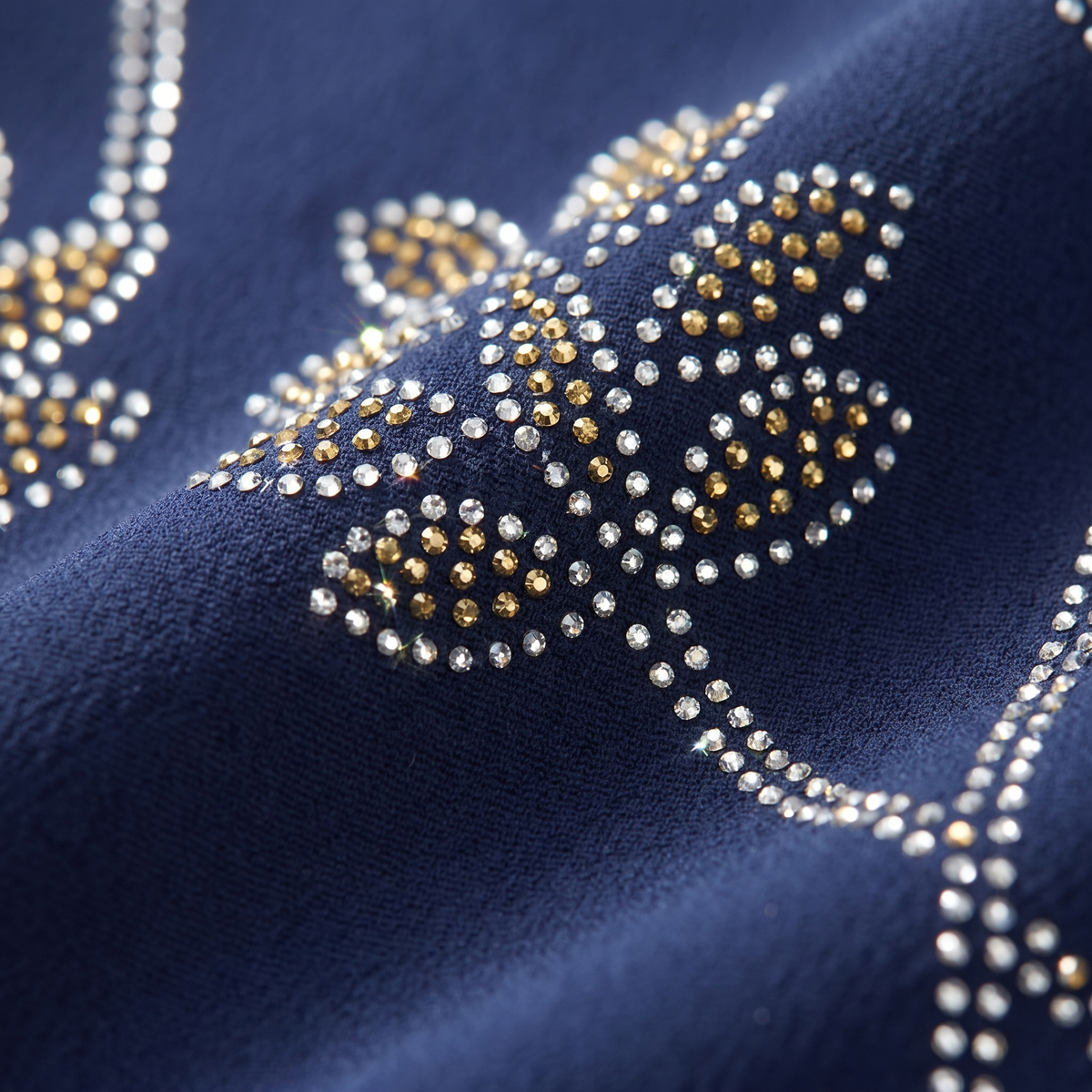 Nihal Lace-Up Open Abaya with Diamanté – diamanté detail