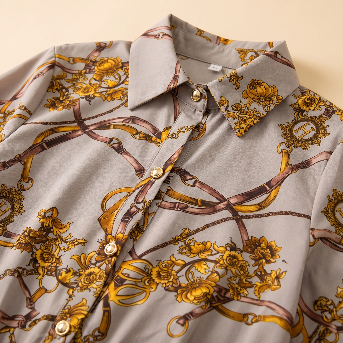 Patch-Detail Printed Shirt Abaya – collar and print detail
