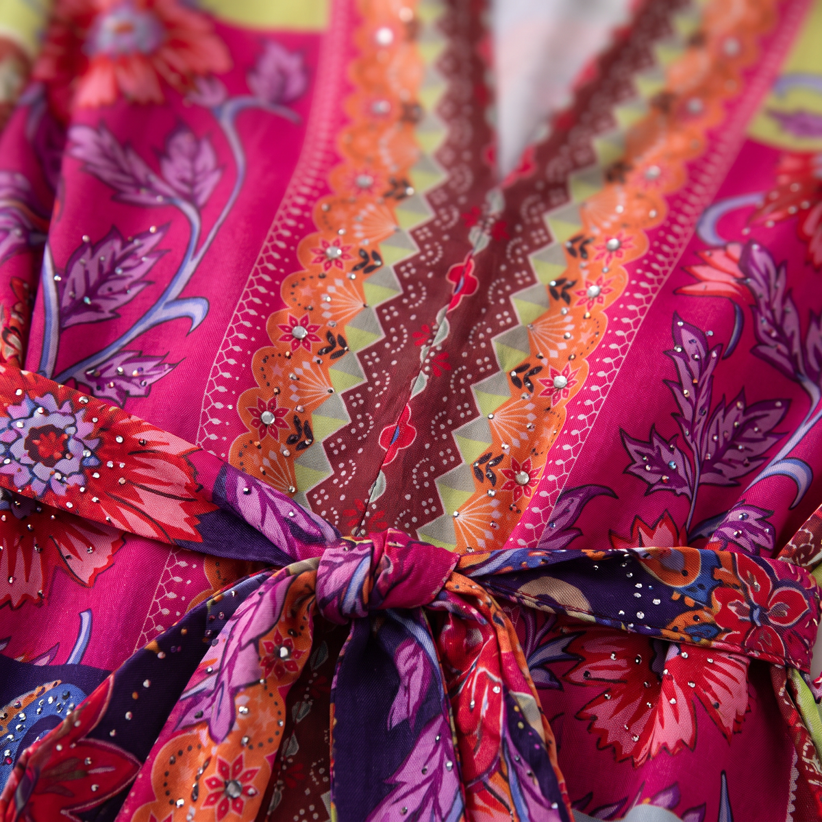 Printed Jalabiya With Waist Sash – print and sash detail