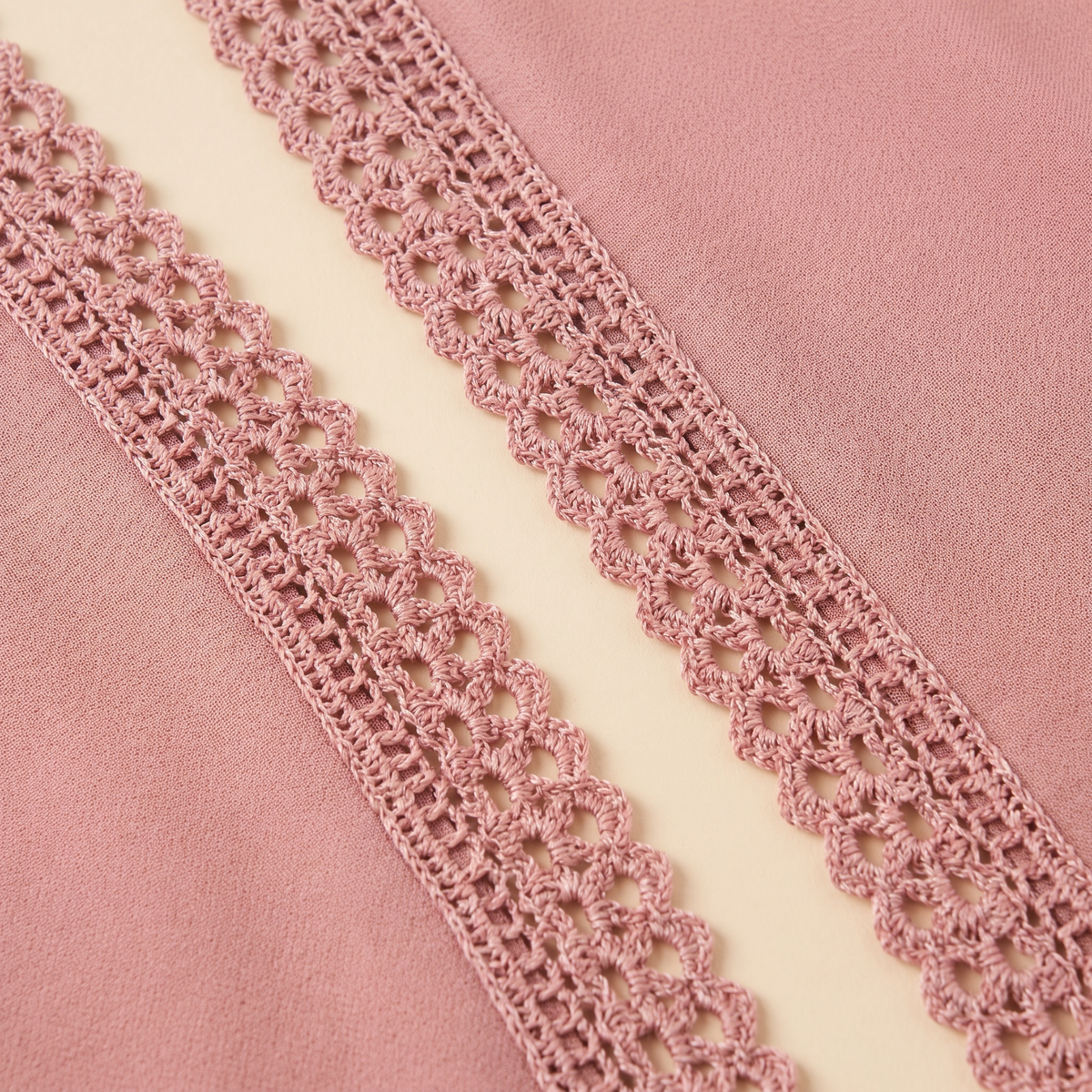 Lace-trim open abaya set — crochet lace trim detail