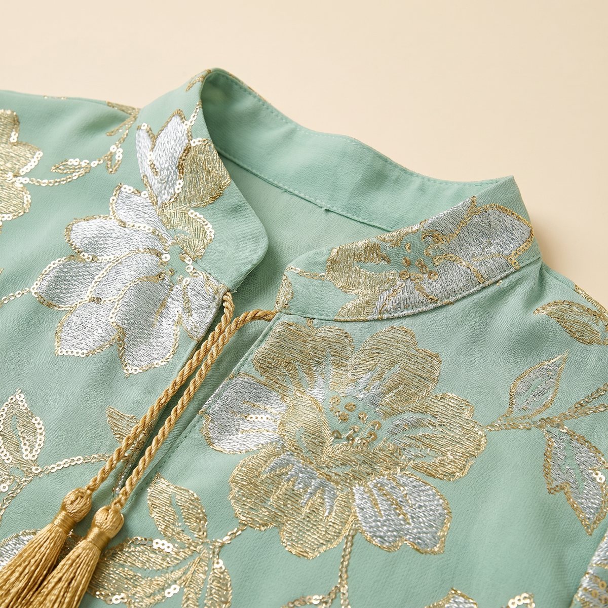 Zahra floral jacquard kaftan — jacquard and collar detail